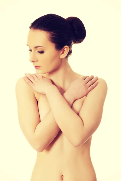Femme seins nus couvre sa poitrine — Photo