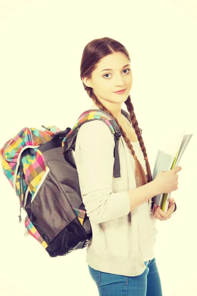 Tonåring flicka med skolan ryggsäck. — Stockfoto