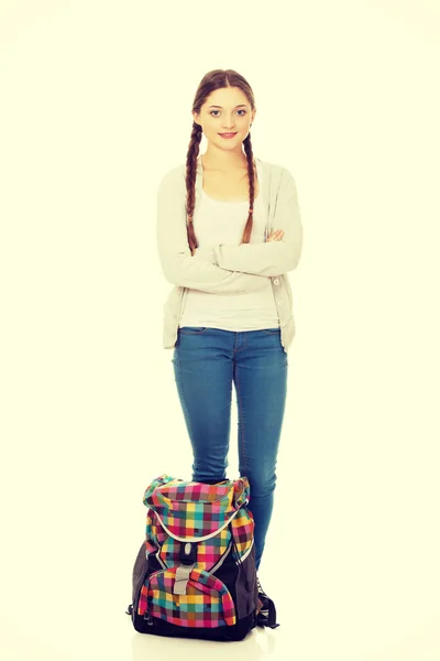 自信的青少年女人用背包. — 图库照片