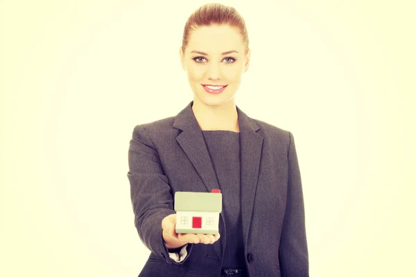 Businesswoman holding model house. — Stock Photo, Image