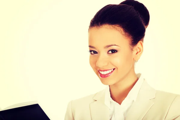 Mujer de negocios con un cuaderno . — Foto de Stock