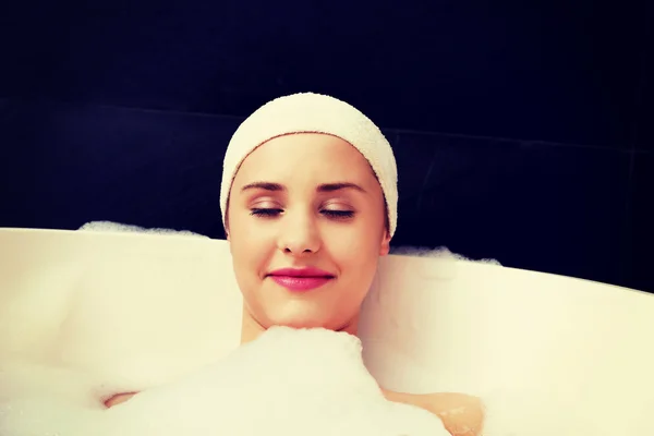 Bathing woman relaxing in bath. — Stock Photo, Image