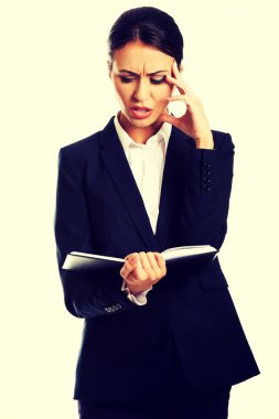 iş kadını onun notlar okuma