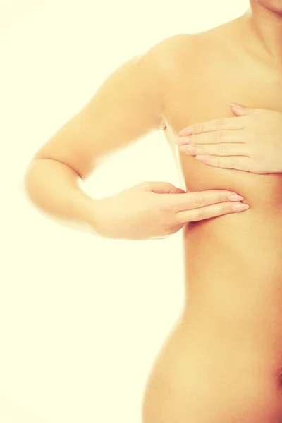 Kvinna undersökande bröst. — Stockfoto