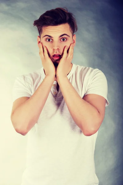 Geschokt jongeman. — Stockfoto