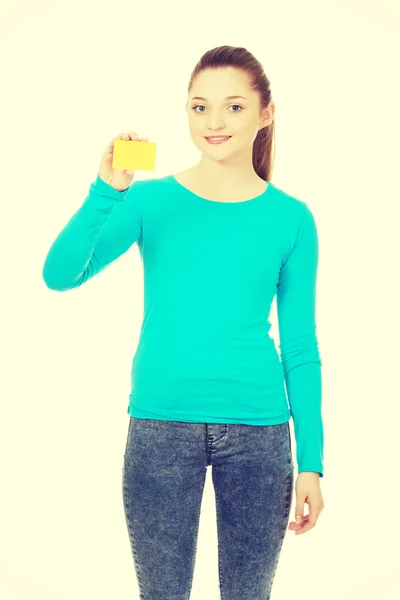 Young woman holding paper card. — Stock Photo, Image