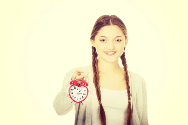 Ευτυχισμένη έφηβη γυναίκα με alarmclock. — Φωτογραφία Αρχείου