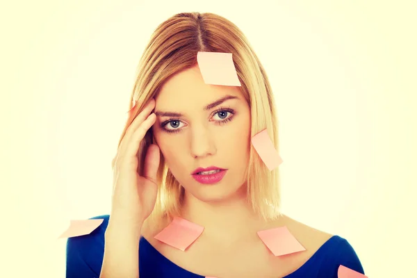 Woman with sticky notes. — Stock Photo, Image