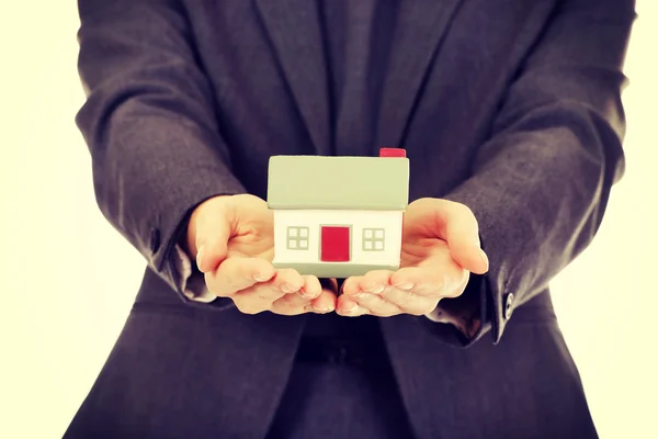 Business woman holding model house. — стоковое фото