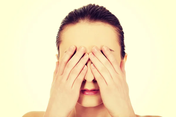 Woman covering her eyes. — Stock Photo, Image