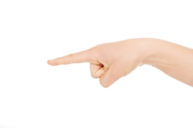 Kadın bir şeyi işaret ediyor.