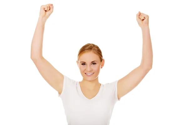 Mladá šťastná žena s rukama nahoru — Stock fotografie