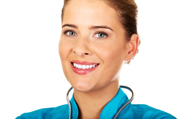 Młoda kobieta lekarz lub pielęgniarka z stethocope — Zdjęcie stockowe