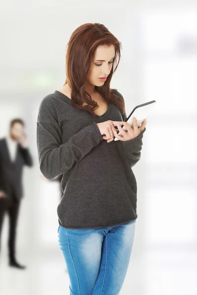 Aantrekkelijke vrouw brunette — Stockfoto