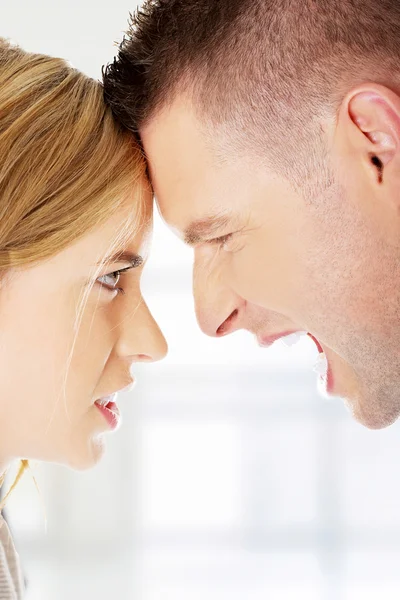 Casal tendo uma discussão — Fotografia de Stock