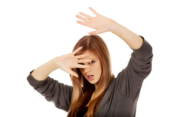 Teenage woman try to hiding herself — Stock Photo, Image