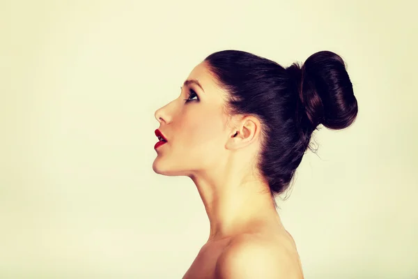 Hermosa mujer en topless con maquillaje . — Foto de Stock