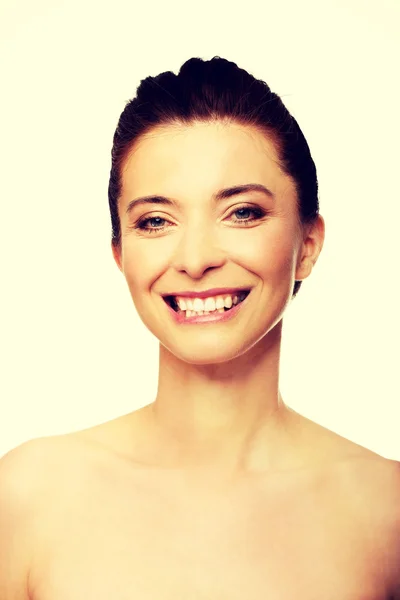 Vackra toothy leende kvinna med utgör. — Stockfoto