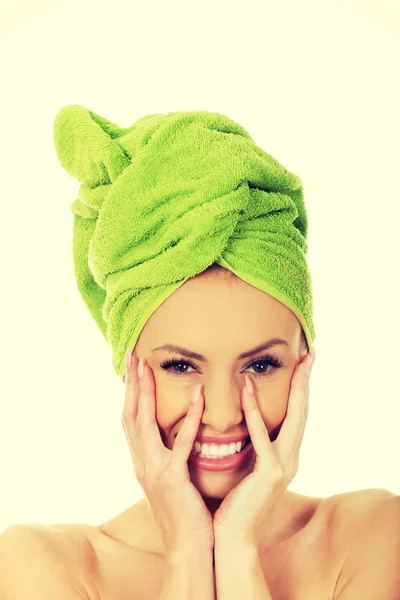 Bellezza donna con asciugamano turbante . — Foto Stock