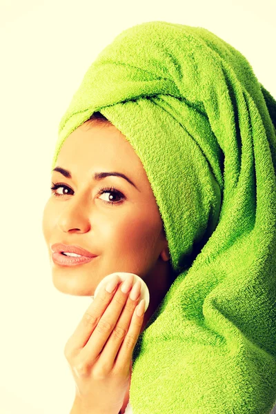 Woman in bathrobe removing makeup — Stock Photo, Image