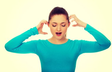 hayal kırıklığına uğramış genç kadın çığlığı.