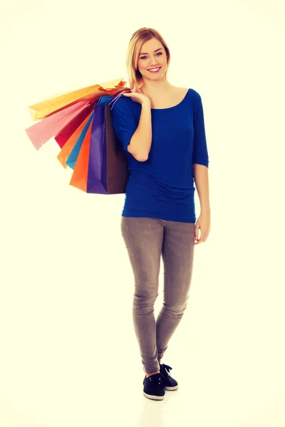 Mulher com um monte de sacos de compras. — Fotografia de Stock