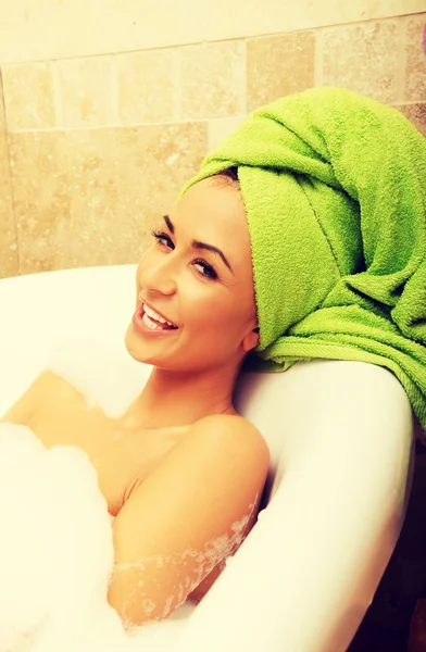 Woman relaxing in bath — Stock Photo, Image