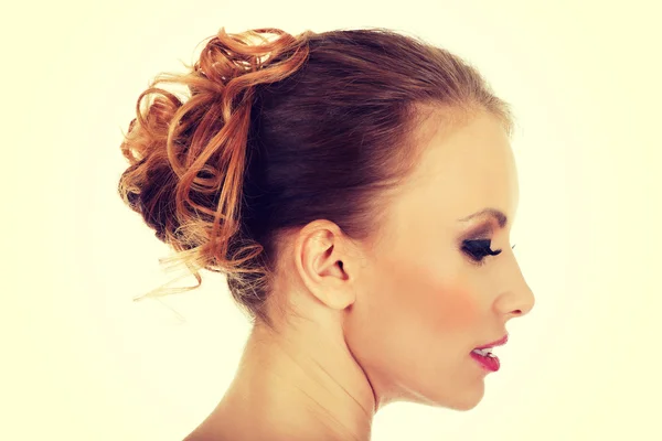 Mulher elegante com cabelo encaracolado . — Fotografia de Stock