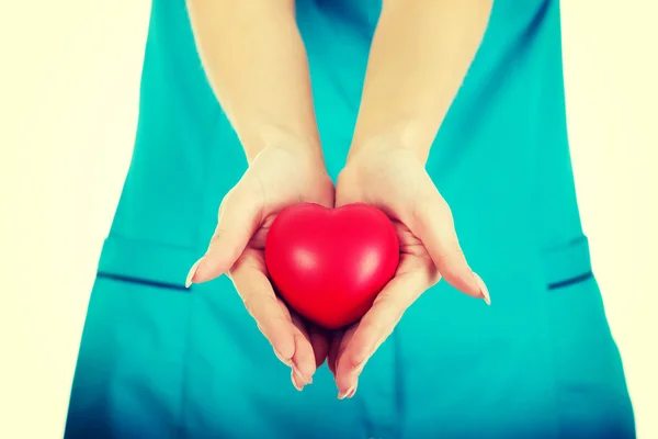 Doctora con corazón . —  Fotos de Stock