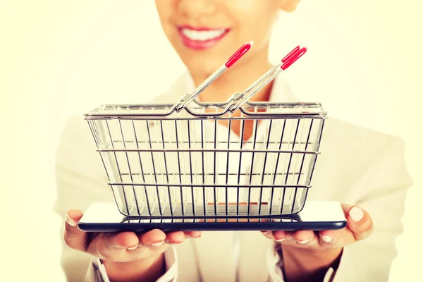 Businesswoman with shopping cart and tablet. — Stock Photo, Image