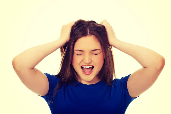 Frustrierte junge Frau schreit. — Stockfoto