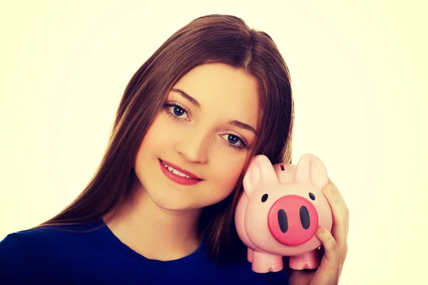 Adolescente mujer holding piggybank . — Foto de Stock