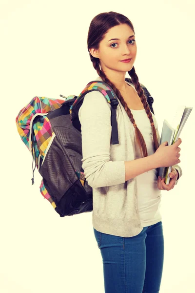 Tonåring flicka med skolan ryggsäck. — Stockfoto