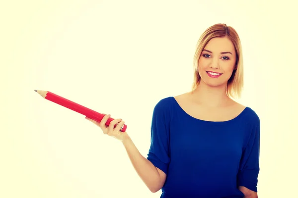 Woman wijzend opzij met potlood. — Stockfoto