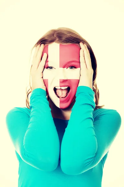 Dames gezicht beschilderd met vlag van Denemarken. — Stockfoto