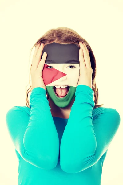 Vrouw met Palestina vlag op gezicht. — Stockfoto