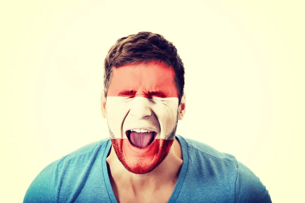 Homem gritando com a bandeira da Áustria na cara . — Fotografia de Stock