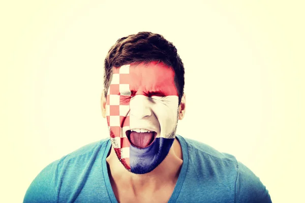 Hombre gritando con bandera de Croacia en la cara . — Foto de Stock