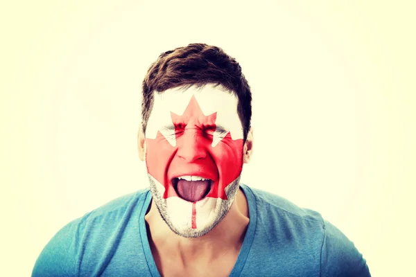 Hombre gritando con bandera de Canadá en la cara . — Foto de Stock