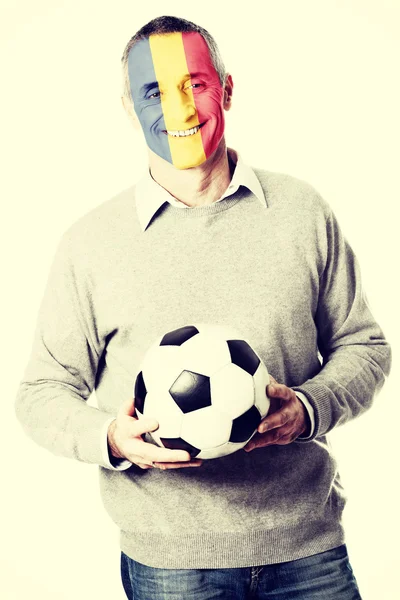 Volwassen man met Roemenië vlag op gezicht. — Stockfoto