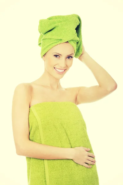 Bellezza donna con asciugamano turbante . — Foto Stock