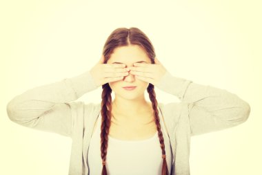 genç kadının gözlerini kapsayan.