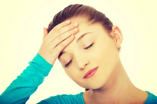 Mujer adolescente con dolor de cabeza . —  Fotos de Stock