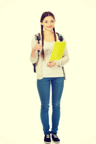 Teenager Mädchen mit Schulrucksack. — Stockfoto