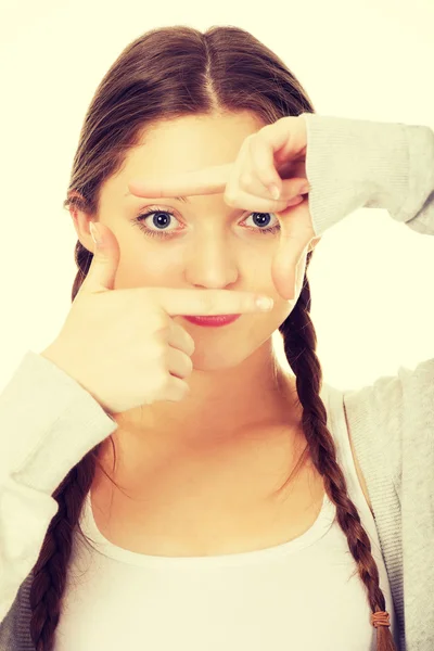 Teen woman with frame gesture. — Stock Photo, Image