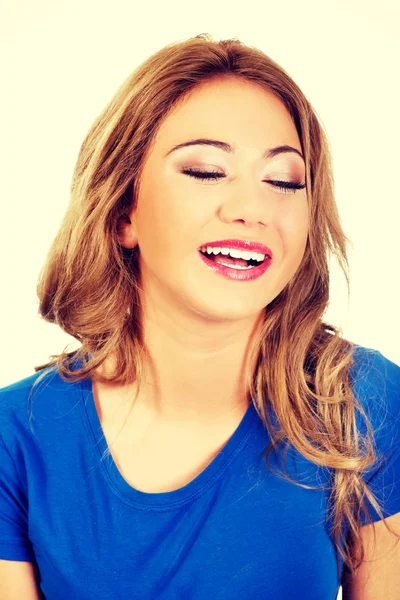 Vriendelijk lachende jonge vrouw. — Stockfoto