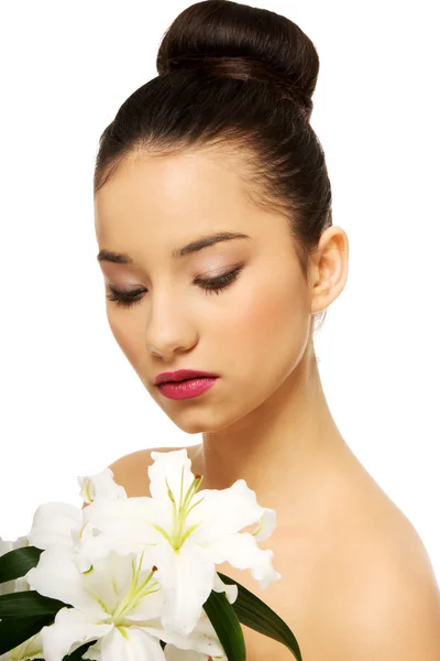 Beauty face of a woman with flower. — Stock Photo, Image