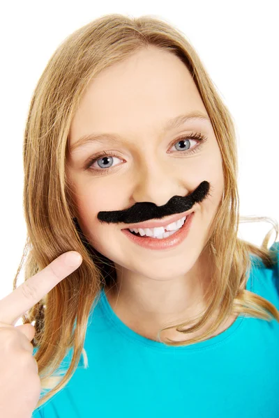 Ευτυχισμένος νεαρή γυναίκα με ένα μουστάκι — Φωτογραφία Αρχείου