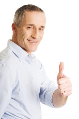 Olgun erkek ok işareti el hareketi