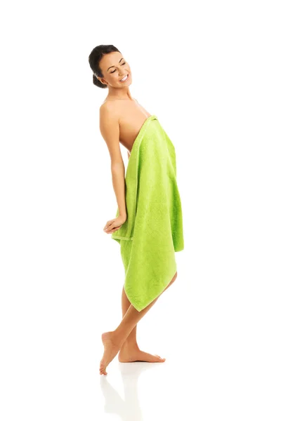 Side view woman standing wrapped in towel — Stock Photo, Image